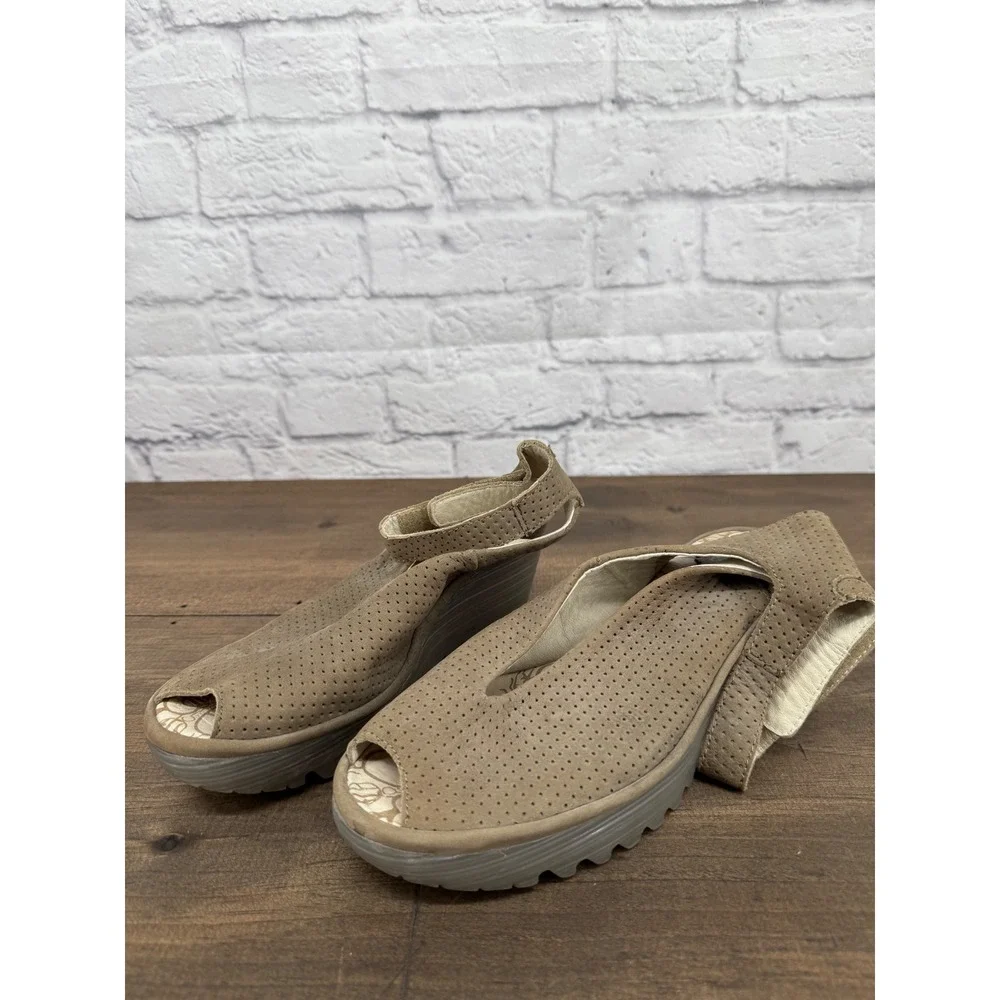 FLY London Taupe Perforated Wedge Sandals EU 39 Comfort Boho Lagenlook Shoes